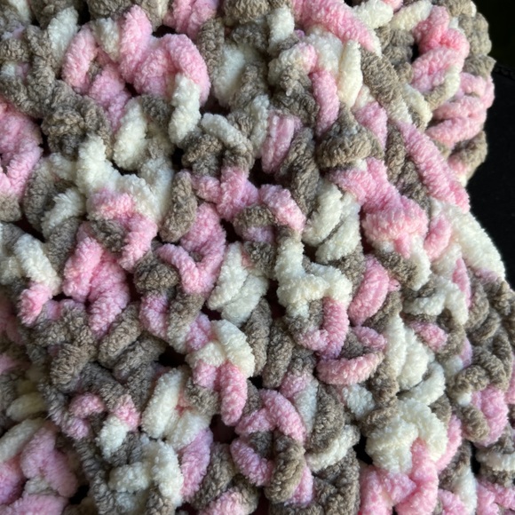 Vintage Bernat Yarn Knit Fringe Scarf Ivory Pink Gray Chunky 40” Plus - Picture 8 of 11